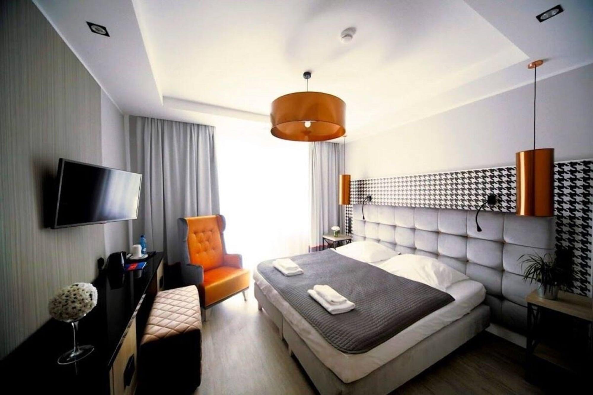 Hotell Pomaranczowa Plaza 3*